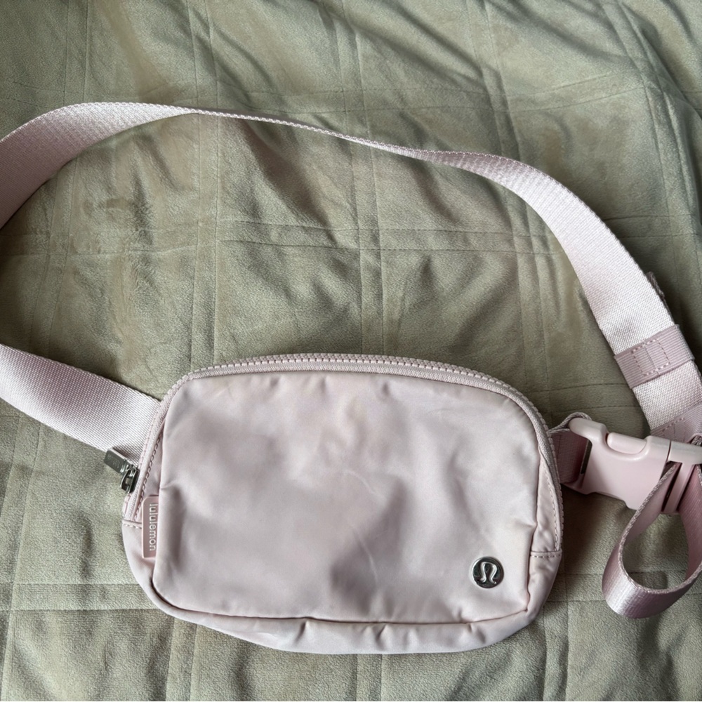 Lululemon Blush Pink Mesh Pocket Bag - Picture 2 of 8